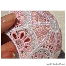 Load image into Gallery viewer, Daisy Lace Umbrella Favor
